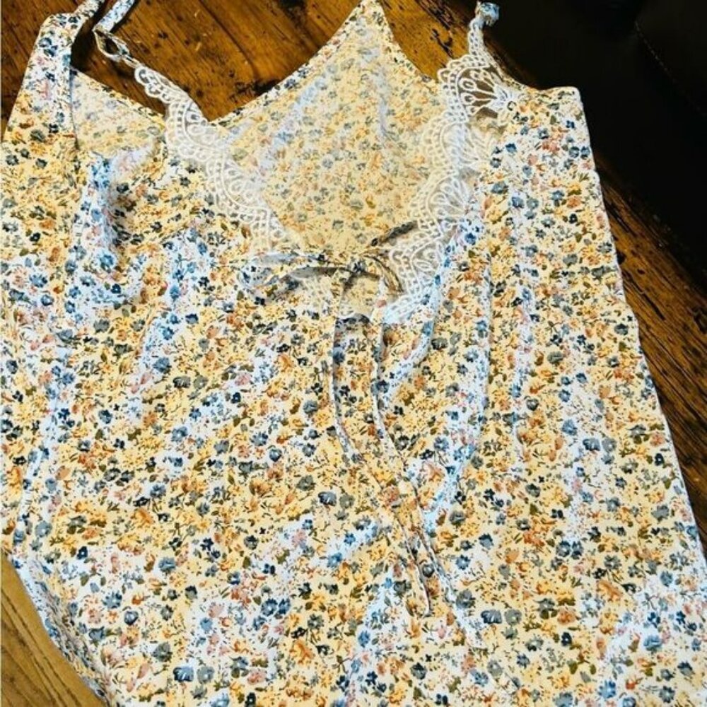 Temu cute summer camisole size small Lacey back